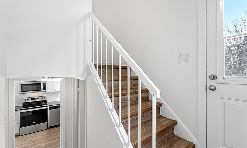2 Bedrooms House For...