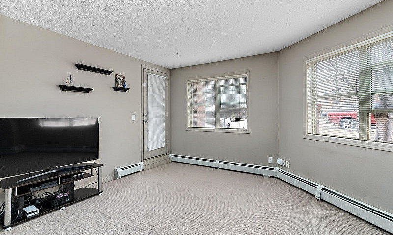 3 Bedroom/2 Bath/2 P...
