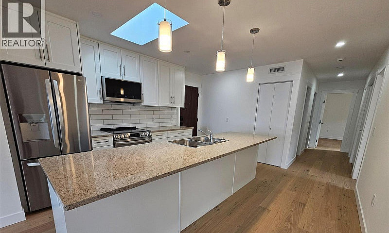 578 Lakeshore Drive ...