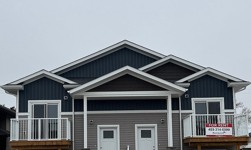 3 Bed In Lacombe - R...