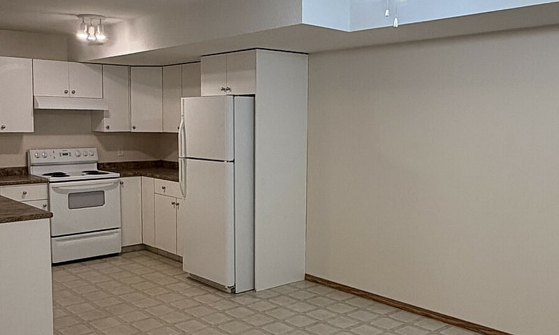#8604 - 3 Bed/1.5 Ba...