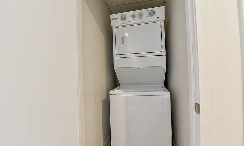 Spacious 1 Bedroom U...