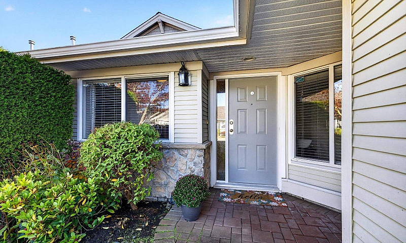 23 17516 4 Avenue Su...