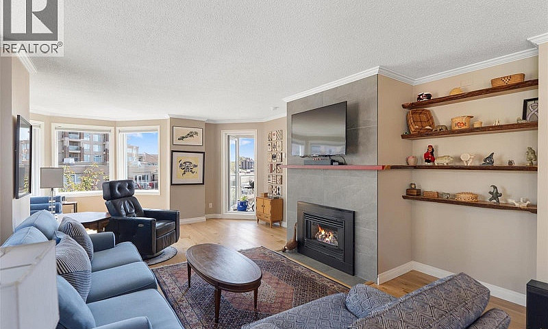 318 10 Paul Kane Pl ...