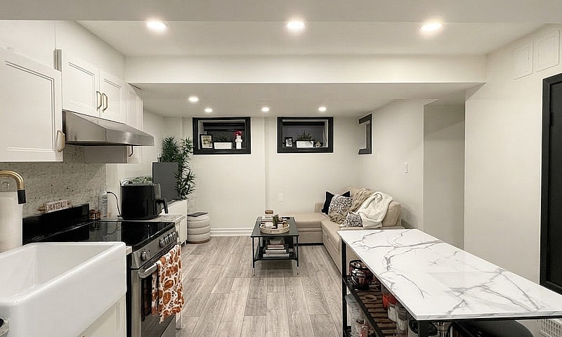 121 Sorauren Ave - 4...