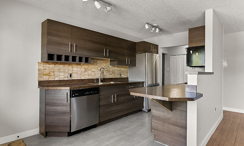 #7 - 45 Lorne St N -...