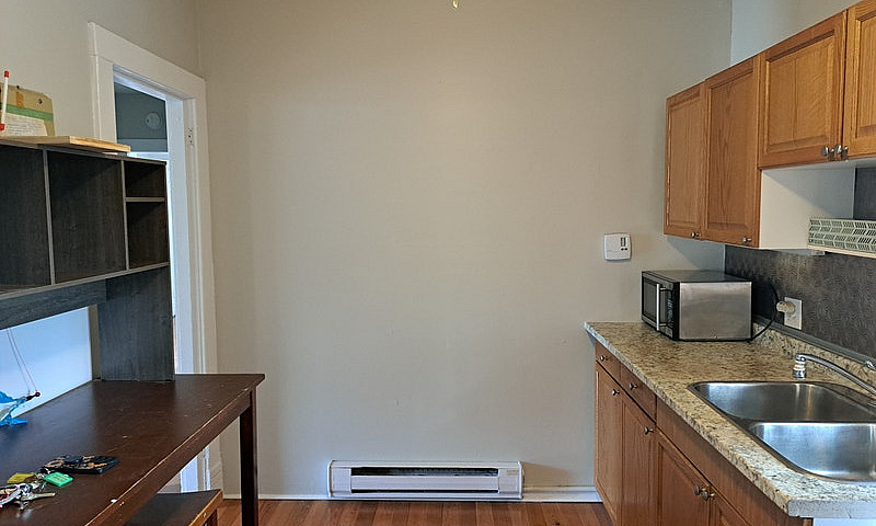 Bright 2 Bedroom Upp...
