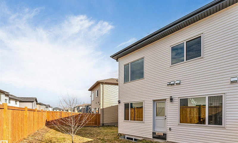 1428 11 Av Nw Edmont...