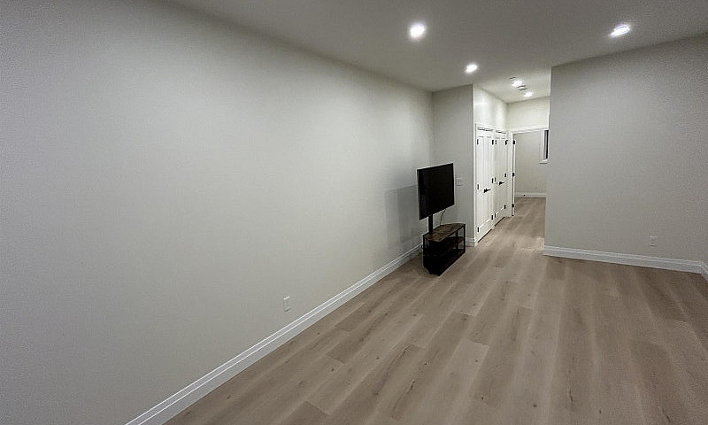 Basement Suite 13799...