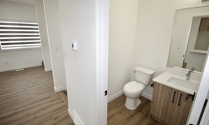 Leduc 3 Bed 2.5 Bath...