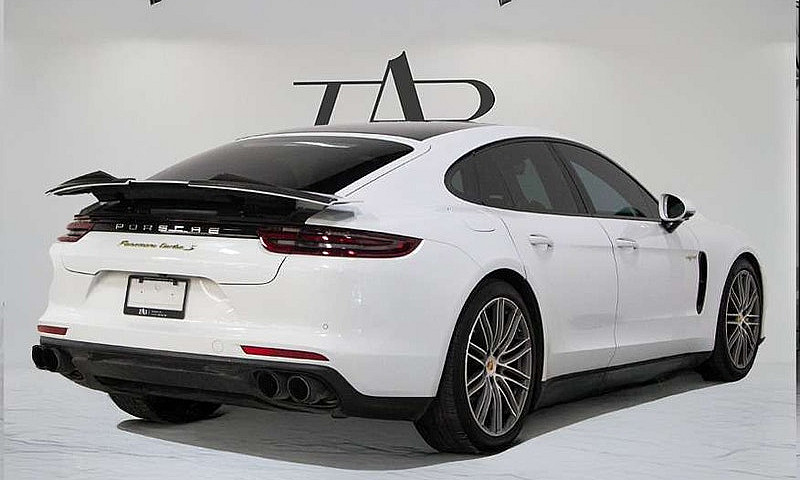 2018 Porsche Panamer...