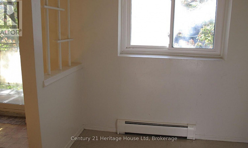 #9 - 16 Brant Avenue...