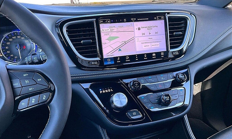 2025 Chrysler Pacifi...