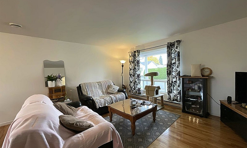 $425,000 - Triplex F...