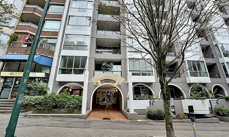 Studio Apartment For...