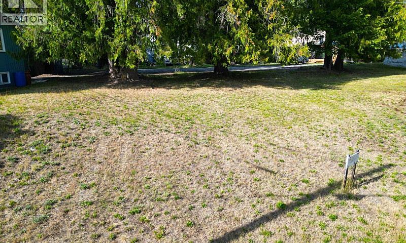 416 Slocan Avenue Ne...