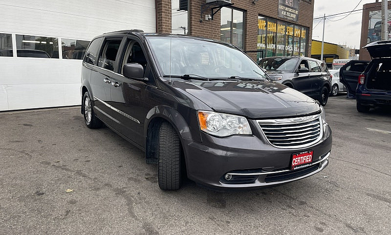 2015 Chrysler Town &...