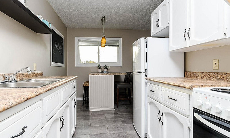 11 – 650 Knighton Rd...