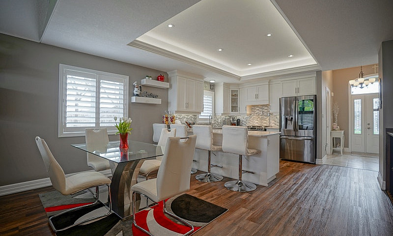 Stunning Bungalow, 8...