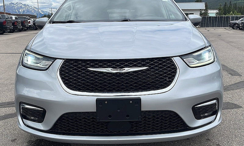 2023 Chrysler Pacifi...