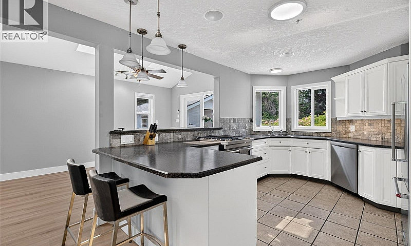 16 Edwards Estates R...