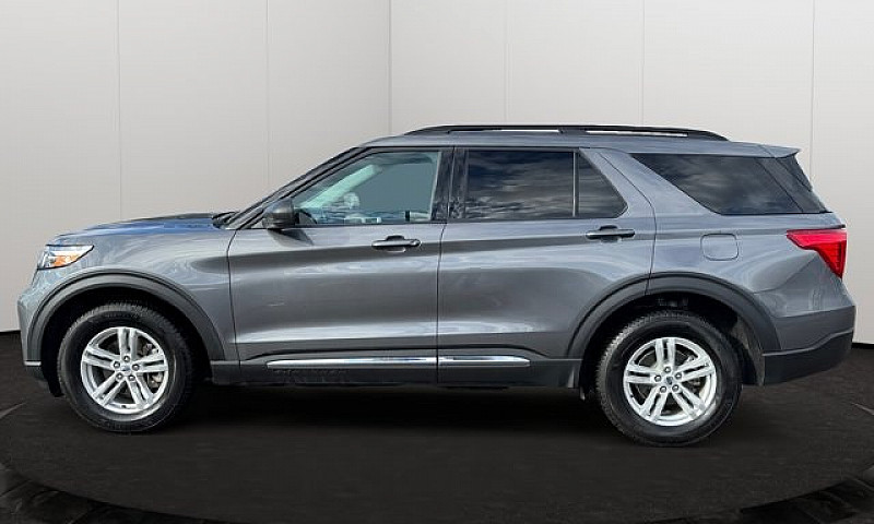 2023 Ford Explorer X...