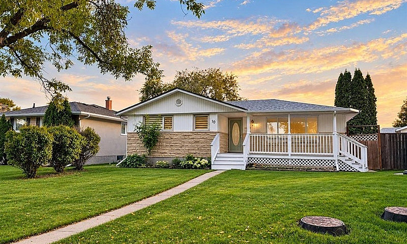 10 Bissett Crescent ...