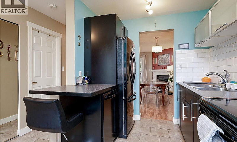 4 379 Wale Rd Colwoo...