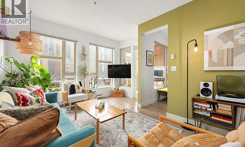 212 205 E 10Th Avenu...