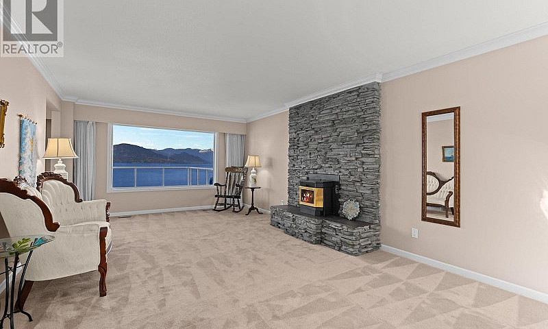 4 Strachan Point Roa...