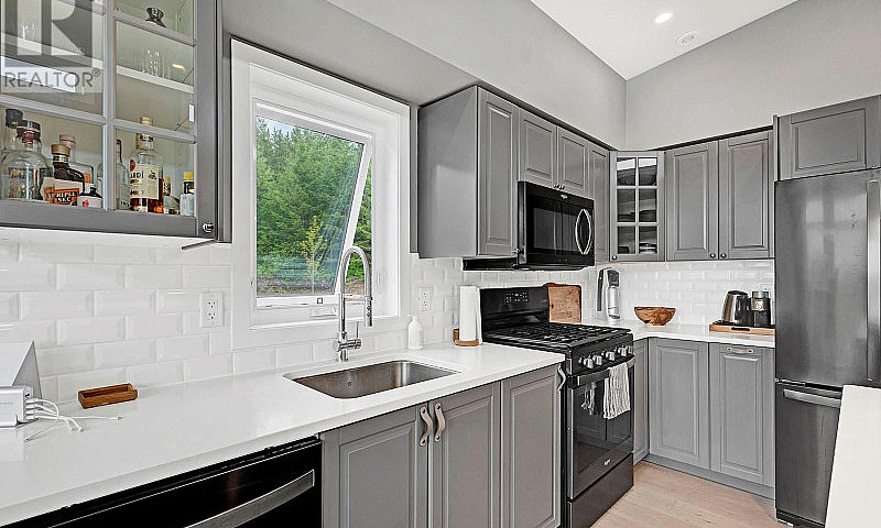 894 Hepburn Road Cha...