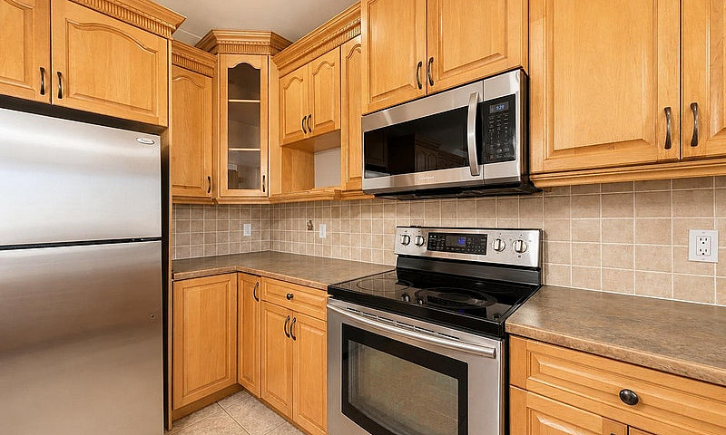 15773 82A Avenue Sur...