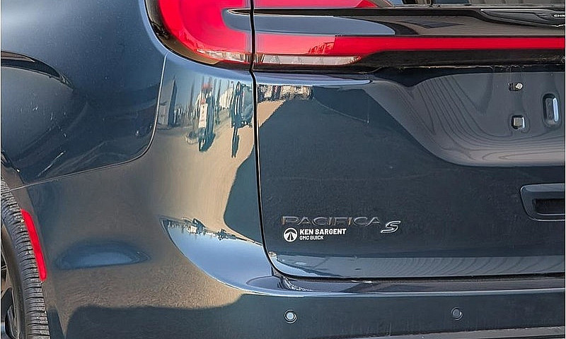 2025 Chrysler Pacifi...