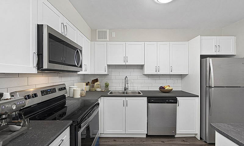 10 Highland Cres. - ...
