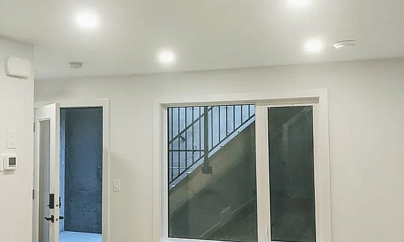 Modern Studio Unit W...