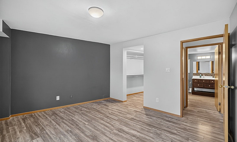Lindenwoods Condo Fo...