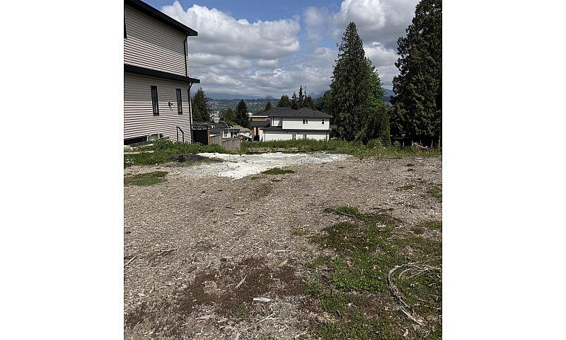 13875 114 Avenue Sur...