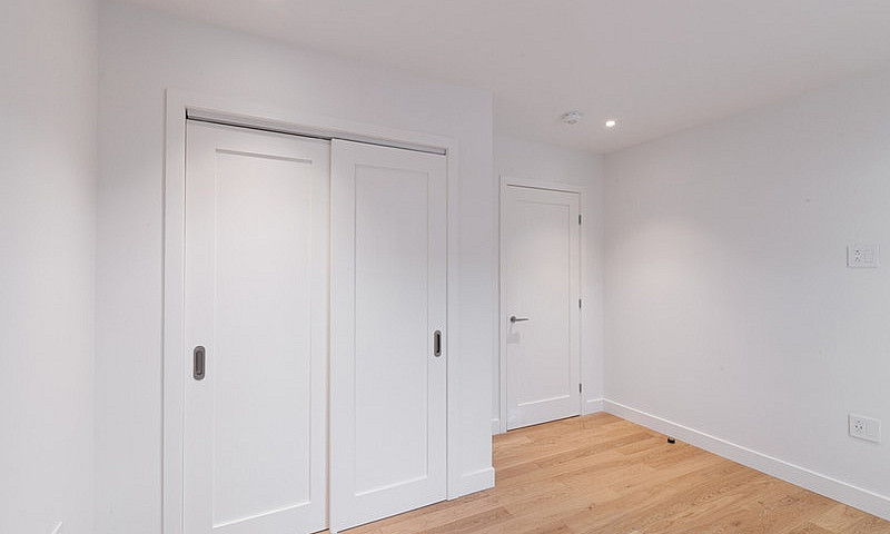 Fully Refurbished 2-...