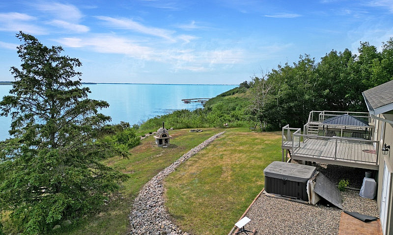 Lakefront House On J...