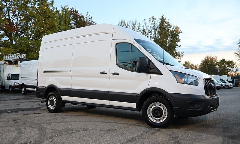 2025 Ford Transit T-...