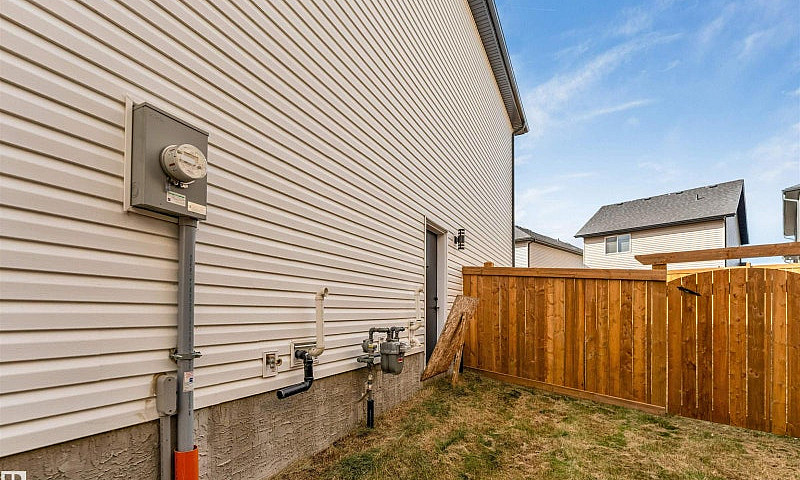 1428 11 Av Nw Edmont...