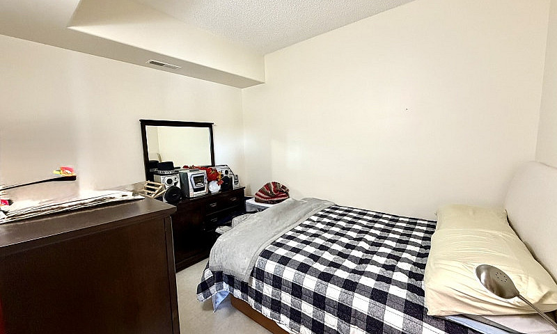 401 - 5 Bay Road...