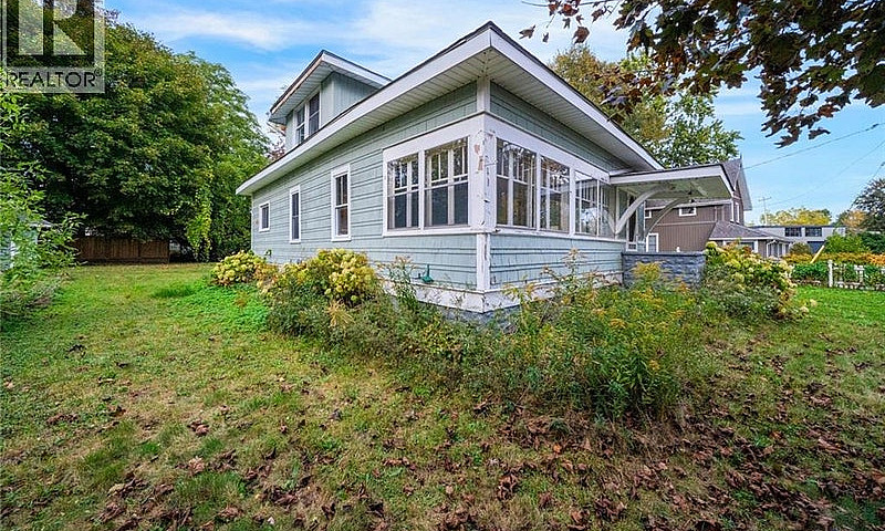 42 Cambridge Road E ...