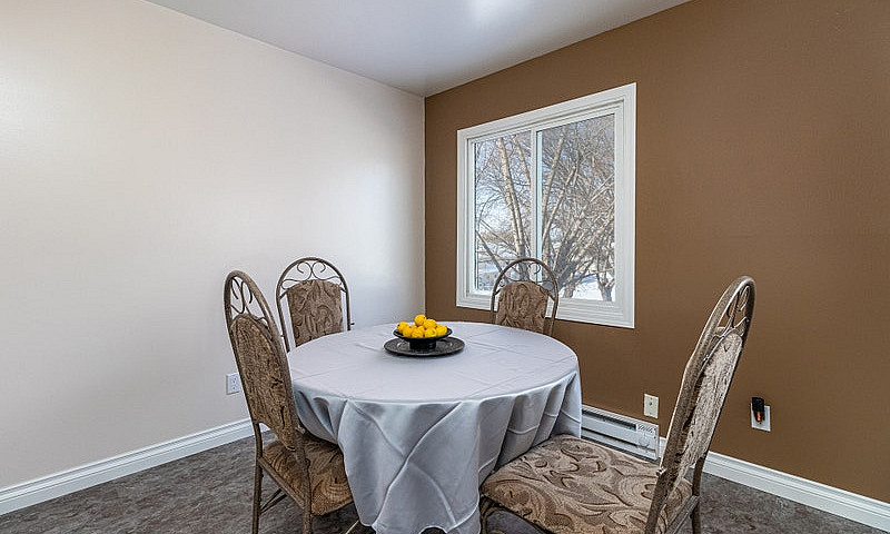 10 Willowdale Cres- ...