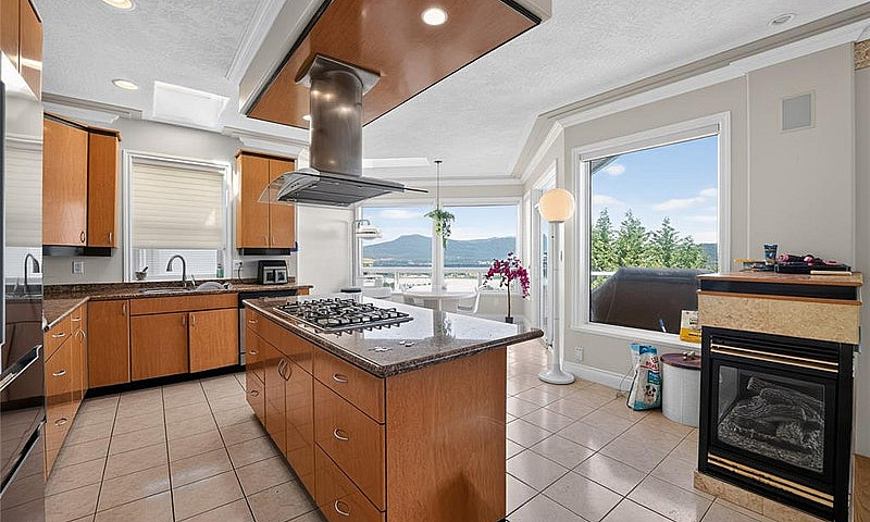 Luxury Living With I...