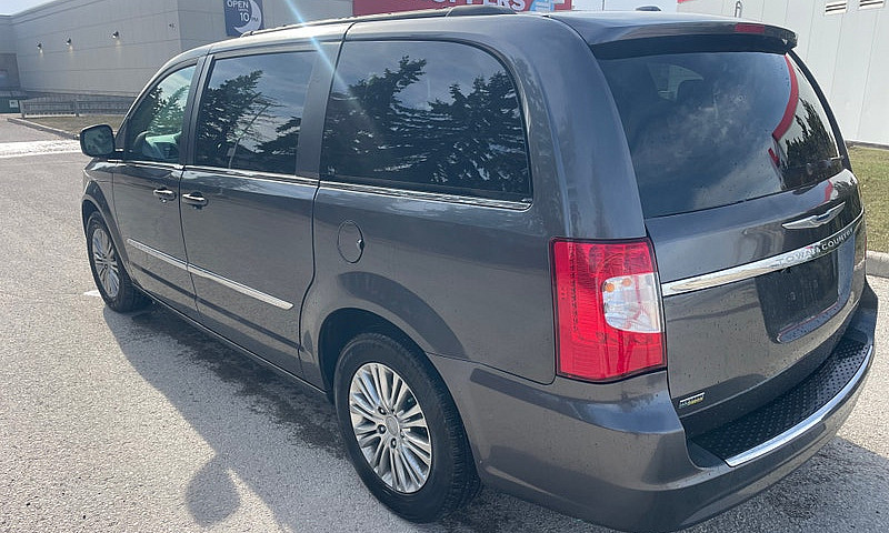 2015 Chrysler Town &...