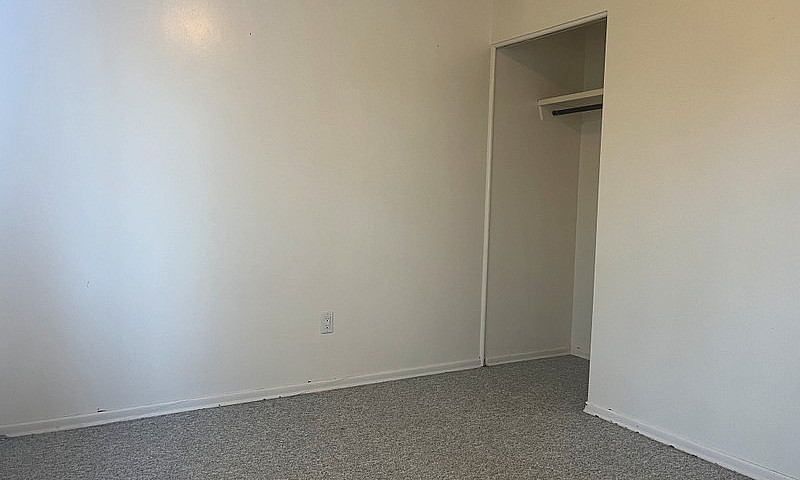 Ross Drive 2 Bed 1 B...