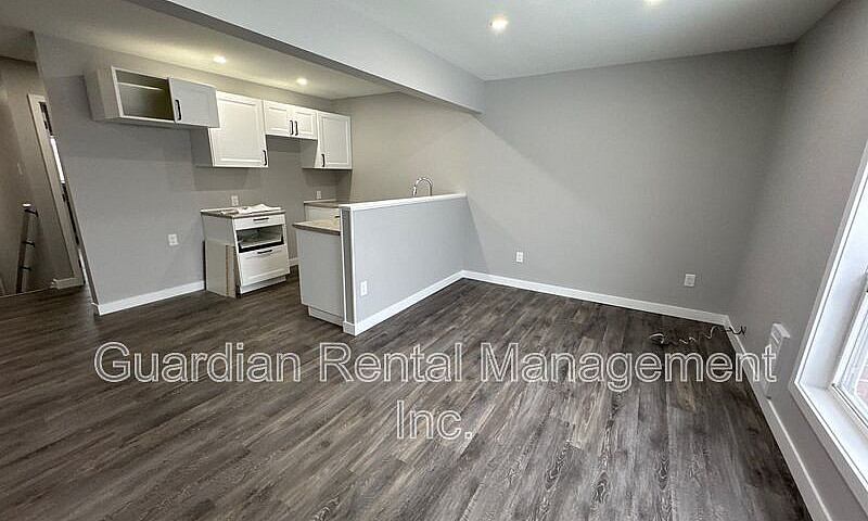 Modern Townhouse Liv...