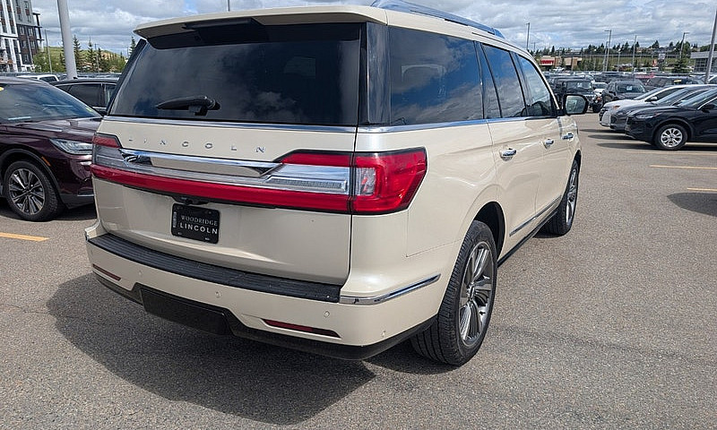 2018 Lincoln Navigat...