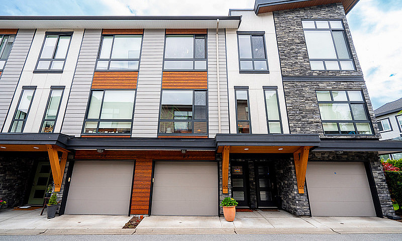 3Bd/3Ba Townhouse In...